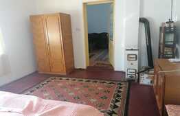 Casa individuala, 3 camere, teren 2797 mp, zona centru Ghioroc