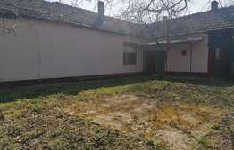 Casa individuala, 3 camere, teren 2797 mp, zona centru Ghioroc