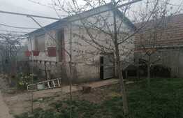 Casa 4 camere,150 mp utili, teren 446 mp, Dragasani