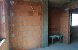 Casa la rosu de 504 mp teren, Vladimirescu