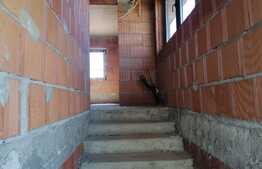 Casa la rosu de 504 mp teren, Vladimirescu