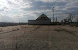 Teren intravilan de 7900 mp, 2000 mp betonati, acces tir, Fantanele