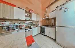 Apartament la casa cu 3 camere, 71 mp utili, etaj 1, zona Centrala