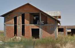 Casa la rosu, 450 mp utili, 1000 mp teren, Macea