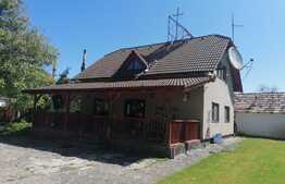 Casa de vacanta, 7 camere, teren 1568 mp, Muntii Zarandului