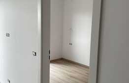 Apartament de 2 camere, 41 mp, parcare, zona Adora