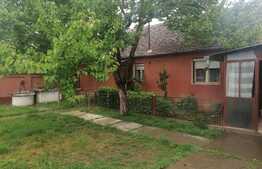 Casa 7 camere, 200 mp, teren 1600 mp, garaj, Ineu