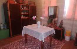 Casa 7 camere, 200 mp, teren 1600 mp, garaj, Ineu