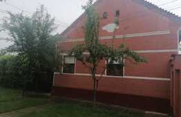 Casa 7 camere, 200 mp, teren 1600 mp, garaj, Ineu