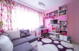 Apartament de 3 camere, 86 mp, decomandat, zona Uta