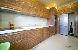 Apartament de 3 camere, 86 mp, decomandat, zona Uta