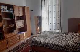 Apartament de 2 camere, 72 mp, semidecomandat, zona Central 