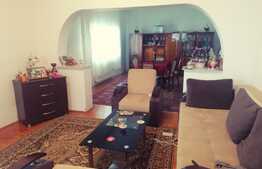 Casa 7 camere, teren 1100 mp, Parneava 