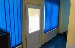 Apartament 2 camere la casa, curte comuna, 65 mp, zona Aradul Nou