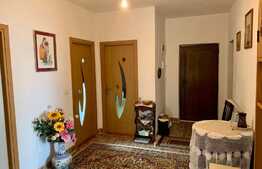 Apartament 3 camere balcon si garaj, 102 mp, zona Aradul Nou