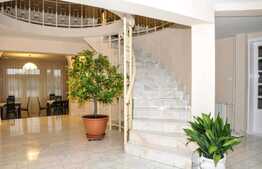 Vila cu piscina, S+P+1E+M, 677 mp utili, teren 753 mp, Micalaca