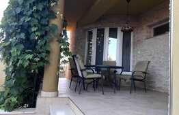 Casa cu 9 camere, 364 mp, teren 500 mp, zona Alfa