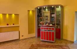 Casa cu 4 camere, 210 mp, zona Centrala