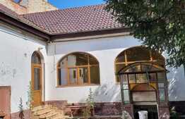 Casa cu 4 camere, 400 mp, teren 888 mp, zona Ultracentrala