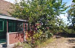 Casa cu 4 camere, 80 mp, teren 1400 mp, zona Zerind