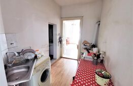 Apartament 3 camere la casa, curte comuna, parter, mansarda, Gradiste