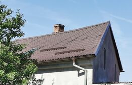 Apartament 3 camere la casa, curte comuna, parter, mansarda, Gradiste