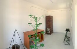 Teren intravilan ingradit, 3869 mp, livada, 2 magazii si birou, sat Horia