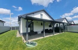 Casa de vânzare în Hemeiuș, construcție nouă.