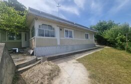 Casa 3 camere+ living, com. Padureni, Margineni