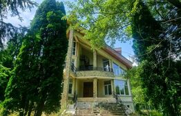 Vilă elegantă la 15 minute de Onești!