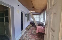 Casa batraneasca cu teren