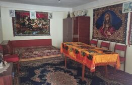 Casa batraneasca cu teren