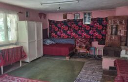 Casa batraneasca cu teren