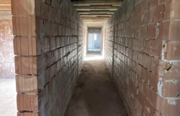 Casa 24 camere, constructie la rosu  