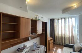 Apartament de vanzare cu 3 camere, 64 mp, zona semiluna