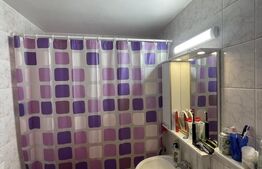 Apartament de vanzare cu 4 camere, 80mp,  zona Alexsandri