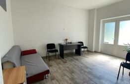 Spațiu comercial, de vanzare, cu 2 camere decomandate, 37 mp, zona Decebal