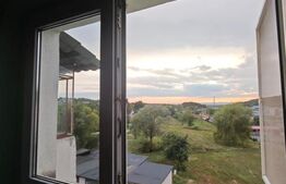 Apartament 2 camere, decomandat, spațios, zonă liniștită, terasă mare și balcon