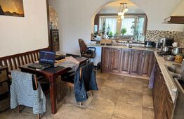 Casă superbă într-o zonă liniștită – 4 dormitoare, 3 băi, living spațios și grăd