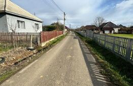 Teren pentru constructie ,20 ari,pozitie excelenta la drumul asfaltat