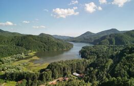 Pensiune de vânzare, 600 mp, pe malul lacului Firiza