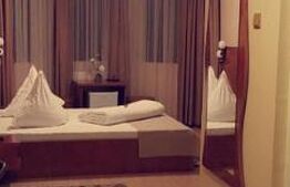 Pensiune de vânzare, 600 mp, pe malul lacului Firiza