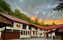 Pensiune de vânzare, 600 mp, pe malul lacului Firiza