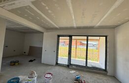 Casă nouă, semifinisata –  aproape de oraș!