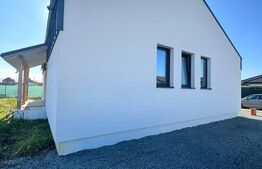 Casă nouă, semifinisata –  aproape de oraș!