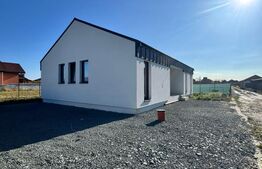 Casă nouă, semifinisata –  aproape de oraș!