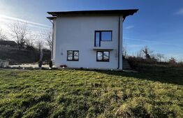 Vilă 234 mp, 5 Dormit. Renovată 2019, 20 km BM, Terasă, Teren Extensibil.