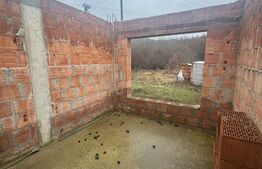 Casă la roșu în Tăuții Măgherăuș, teren 800 mp, acces triplu