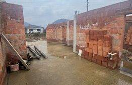 Casă la roșu în Tăuții Măgherăuș, teren 800 mp, acces triplu