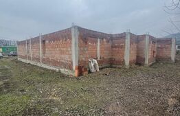 Casă la roșu în Tăuții Măgherăuș, teren 800 mp, acces triplu